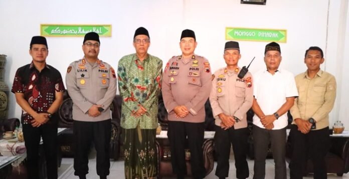 Kapolres Brebes ketika silaturahmi tokoh agama