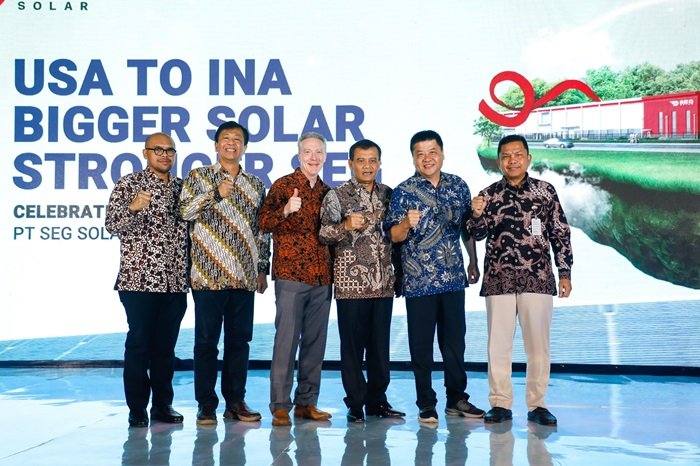 WhatsApp Image 2025-08-08 at 13.16.08 (1) Gubernur Jateng Ahmad Luthfi ketika resmikan pabrik panel surya di Batang