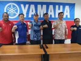 Perbasi Kota Semarang didampingi Yamaha dan Dispora Kota Semarang berfoto bersama