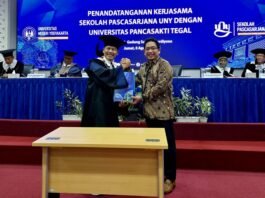 Rektor UPS Tegal berfoto bersama Direktur Pascasarjana UNY