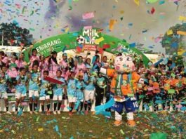 Juara KU 10 dan KU 12 dan kategori lainnya berfoto bersama di MilkLife Soccer Challenge Semarang seri 1 2025