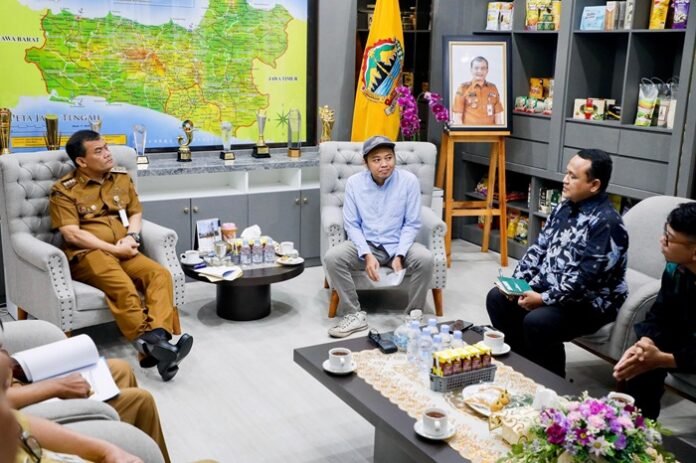Gubernur Jateng Ahmad Luthfi ketika bersama Komekraf
