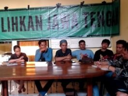 Walhi Jateng dan LBH Semarang ketika damping warga Desa Sumberejo