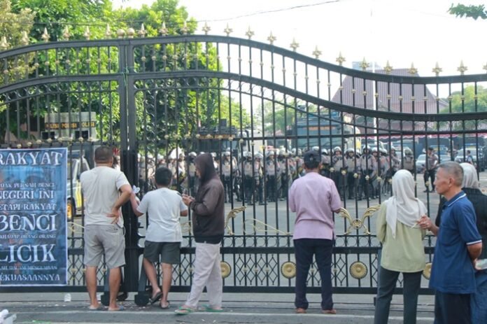 Polisi berjaga untuk antisipasi Demo Pati di sekitar Alun-alun dan Kantor Bupati Pati