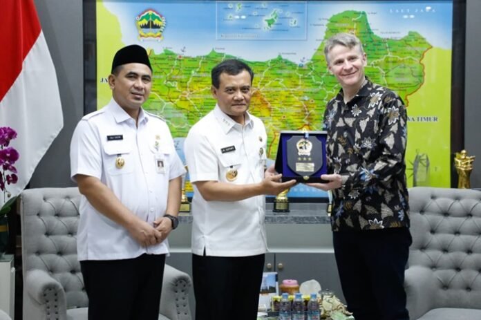 Gubernur Jateng Ahmad Luthfi didampingi Wakil Gubernur Taj Yasin Maimoen ketika menemui Dubes Australia untuk Indonesia Rod Brazier