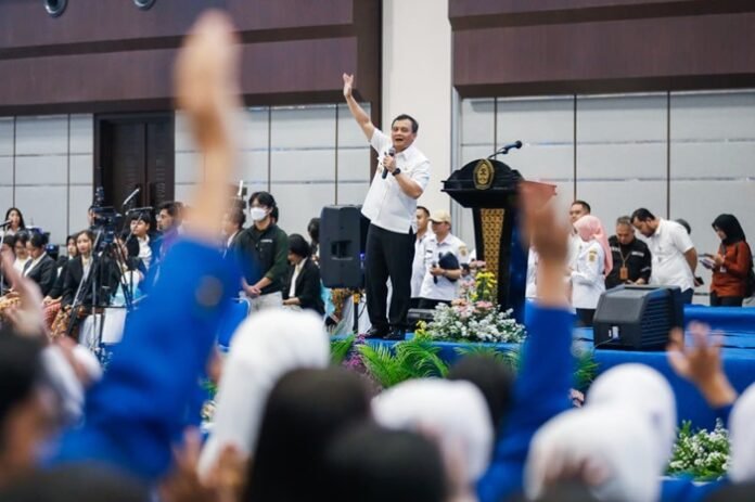 Gubernur Jateng Ahmad Luthfi ketika meninjau kegiatan speling di Gedung Muladi Dome, Kampus Undip