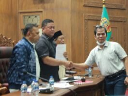 Suasana sidang paripurna DPRD Pati untuk penggunaan hak angket pemakzulan terhadap Bupati Pati Sudewo.