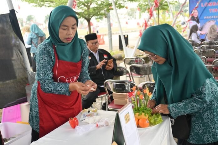 PKK Brebes ketika lomba masak menu ikan