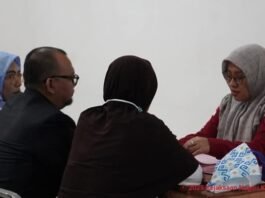 Tersangka saat melakukan proses administrasi pelimpahan berkas dari penyidik ke JPU (tahap dua).