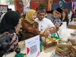 Wakil Gubernur Jateng Taj Yasin Maimoen ketika di acara Festival Jateng Syariah (Fajar) 2025 di Queen City Mal, Kota Semarang,