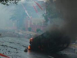 mobil terbakar pada Demo Pati