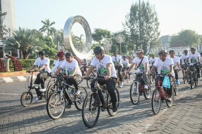 wakil gubernur sepedaan lewati titik 0