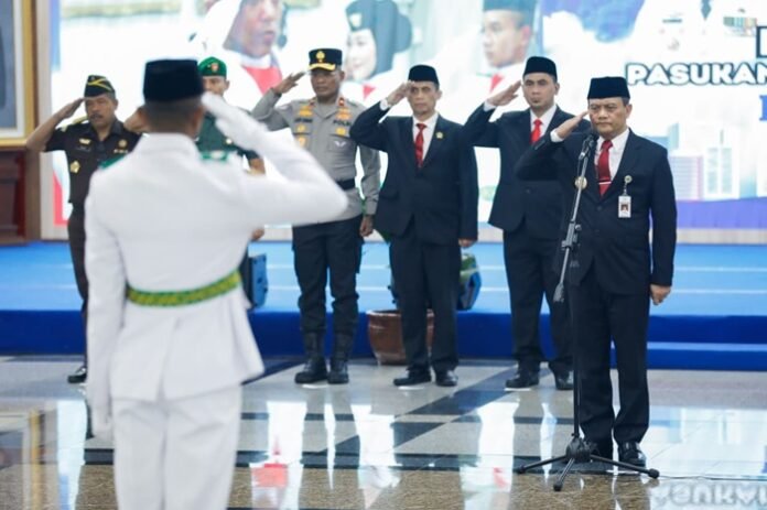 Gubernur Jateng Ahmad Luthfi dan Wakil Gubernur Taj Yasin Maimoen ketika pengukuhan Paskibraka Jawa Tengah 2025