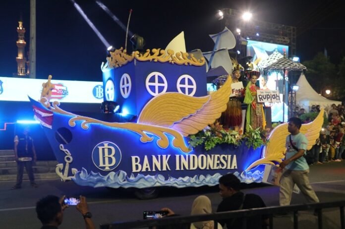 Kendaraan hias meriahkan night carnival