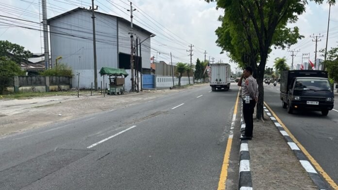 Aparat Kepolisian dari Unit Gakkum Sat Lantas Polres Karanganyar, usai melakukan olah TKP. (Foto:ist)
