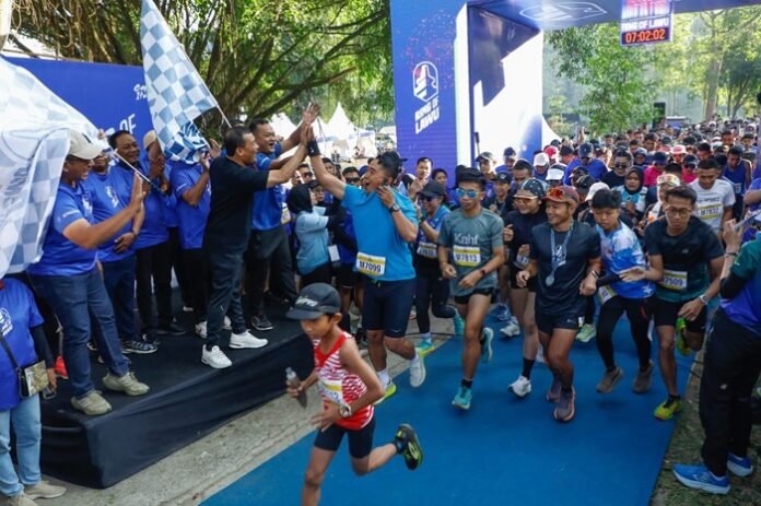 Gubernur Jateng Ahmad Luthfi ketika melepas even trail run Siksorogo Ring of Lawu