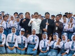 Gubernur Jateng Ahmad Luthfi, Wakil Gubernur Taj Yasin Maimoen serta Ketua DPRD Jateng Sumanto di upacara Hari Jadi ke 80 Prov Jawa Tengah di KEK Industropolis Batang