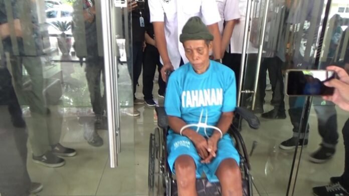 Tersangka dukun pengganda uang ketika gelar kasus di Polda Jateng