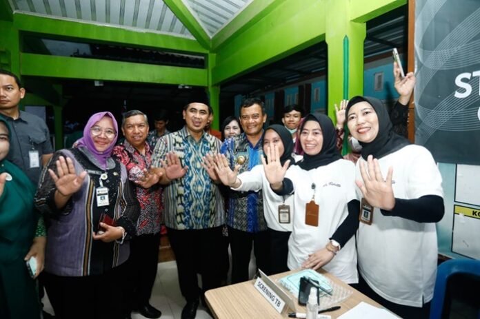 Gubernur Jateng Ahmad Luthfi dan Wakil Gubernur Taj Yasin Maimoen .