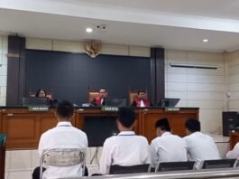 Suasana sidang eksepsi lima mahasiwa terdakwa dalam Aksi May Day di Pengadilan Negeri (PN) Semarang, Kamis (21/8/2025).