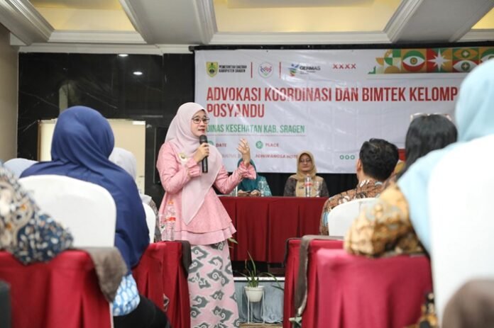 Ketua Tim Pembina Posyandu Jawa Tengah, Nawal Arafah Yasin, dalam kegiatan “Advokasi, Koordinasi, dan Bimtek Kelompok Kerja Posyandu” yang digelar oleh Dinas Kesehatan Kabupaten Sragen di Hotel Adhiwangsa, Surakarta,