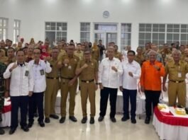 Sekda Karanganyar Timotius Suryadi beserta jajaran usai peluncuran bulan dana PMI.