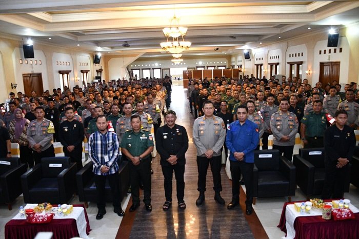 WhatsApp Image 2025-08-22 at 13.51.18 Kapolres Karanganyar AKBP Hadi Kristanto, Bupati Rober Christanto serta jajaran usai menggelar Jam Pimpinan Tiga Pilar.