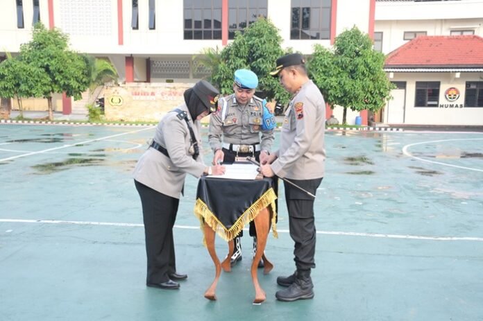 Kapolres Karanganyar AKBP Hadi Kristanto ketika pimpin serah terima jabatan.