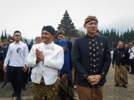 Gubernur Jateng Ahmad Luthfi dan Menteri Koordinator Bidang Infrastruktur dan Pembangunan Kewilayahan, Agus Harimurti Yudhoyono ketika di wisata Dieng.