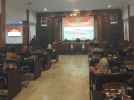 Fraksi PKS saat menyampaikan pandangan fraksi dalam rapat paripurna, Senin (25/8/2025). (