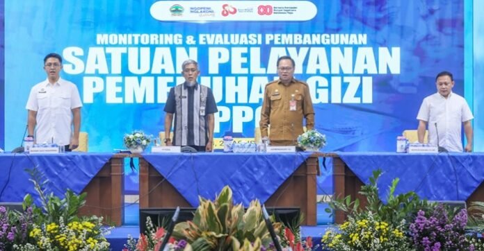 Sekda Jateng Sumarno ketika Monitoring dan Evaluasi Pembangunan SPPG se- Jateng, di Gedung Gradhika Bhakti Praja, Kota Semarang,