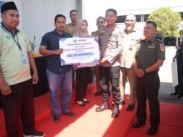Karyawan pabrik rokok Brebes ketika terima BLT