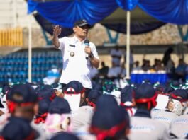 Gubernur Jateng Ahmad Luthfi ketika di Latihan Dasar Kedisiplinan mahasiswa baru Polines