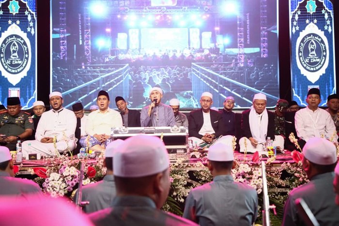 WhatsApp Image 2025-08-28 at 05.35.07 Wakil Gubernur Jateng Taj Yasin Maimoen ketika di acara tasyakuran HUT ke 80 RI dan Peringatan Maulid Nabi Muhammad SAW