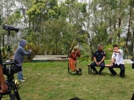 Asisten Perekonomian dan Pembangunan, Titis Sri Jawata dan Humas Bea Cukai Surakarta Sonny Wibisono berikan materi sosialisasi gempur peredaran rokok ilegal.