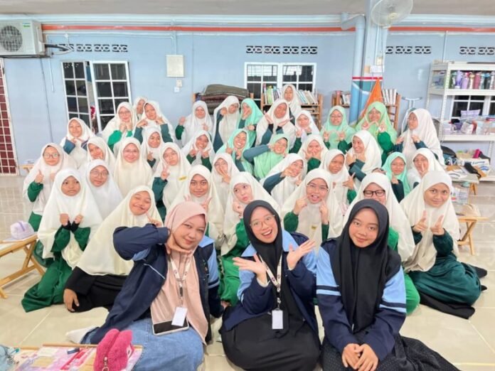 Mahasiswa Kuliah Kerja Nyata (KKN) Mandiri Misi Khusus (MMK) UIN Walisongo Semarang. (Foto : Dok UIN Walisongo Semarang)