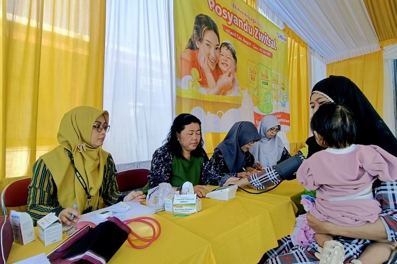 alfamidi Alfamidi bersama Zwitsal di Toko Alfamidi Super Mangesti, Kabupaten Sukoharjo
