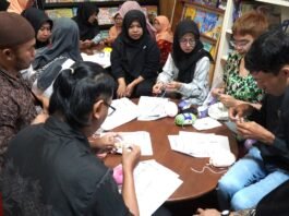 Pelatihan keterampilan merajut bagi 15 penyandang disabilitas. (Foto : Dok Bank Jateng)