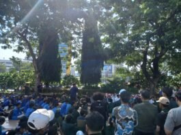 Aksi mahasiswa di Simpang Lima, Senin (1/9/2025). (Foto:ist)