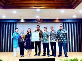 Penyerahan Sertifikat Perluasan Ruang Lingkup ISO 37001:2016. (Foto : Dok Bank Jateng)