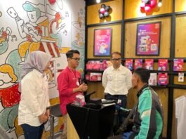 Hari Pelanggan Nasional di Gerai IM3 dan 3Store Pandanaran Semarang. (Foto : Dok Indosat)