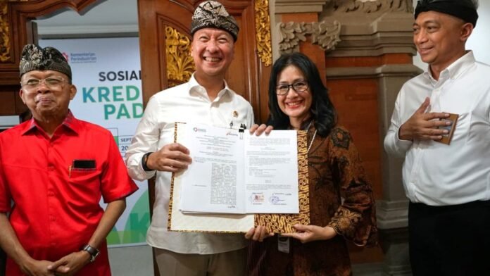 Melalui penandatanganan Perjanjian Kerja Sama Pembiayaan (PKP), Bank Jateng siap menyalurkan Kredit Industri Padat Karya (KIPK) dengan total alokasi dana sebesar Rp15 miliar untuk tahun anggaran 2025. (Foto : Dok Bank Jateng)