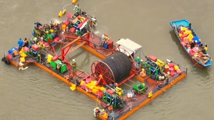 PT PLN (Persero) memperkuat pasokan listrik di Pulau Nusakambangan melalui pembangunan kabel laut berkapasitas 2 x 10,23 Megawatt (MW)