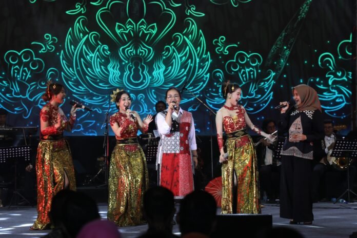 Pembukaan Festival Kota Lama (FKL) Semarang 2025 di Laroka Theater, kawasan Kota Lama pada Senin (8/9/2025) malam. (Foto : Dok Pemkot Semarang)