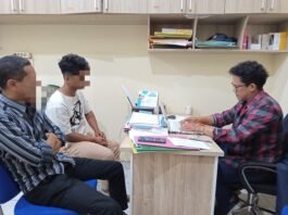 Pemeriksaan tersangka oleh Tim Resmob Polres Karanganyar bersama Unit Reskrim Polsek Ngargoyoso. (Humas Polres Karanganyar)
