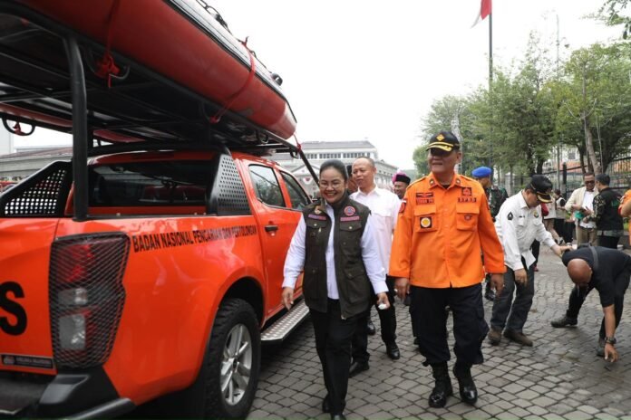 Apel gladi lapang kesiapsiagaan menghadapi musim penghujan sekaligus mengukuhkan anggota Forum Pengurangan Risiko Bencana (FPRB) Kota Semarang periode 2025–2028, Kamis (11/9/2025). (Foto : Dok Pemkot Semarang)