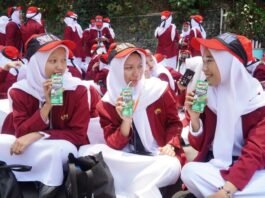 Para mahasiswa baru mendukung hadirnya MILO PRO University Toadshow.