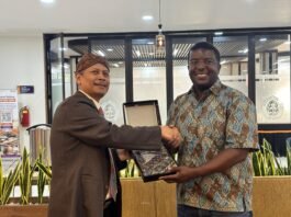 Visiting Professor Christian Otchia, associate professor di bidang economic development, the Graduate School of International Development, dengan kepakaran kewilayahan Etiopia, Indonesia, Vietnam, dan Laos. (Foto : Dok UNDIP)