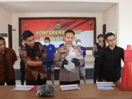 Pelaku pembunuhan di perempatan Pasar Waru. (Foto : Sam)