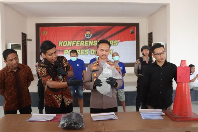 Pelaku pembunuhan di perempatan Pasar Waru. (Foto : Sam)